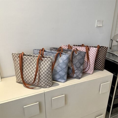 GEOMETRIC PATTERN SHOULDER TOTE BAG DOUBLE HANDLE- RM40